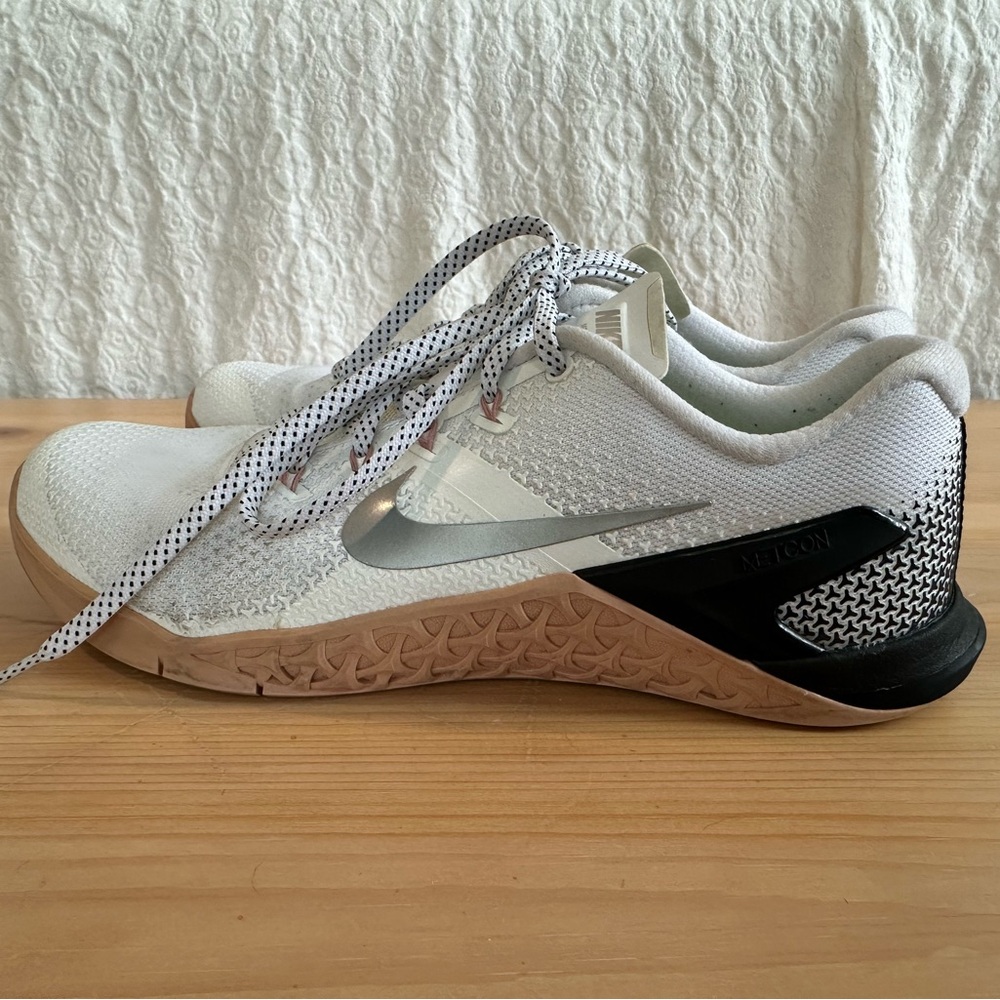 Nike White and Black Metcon 4 Trainers Size 10